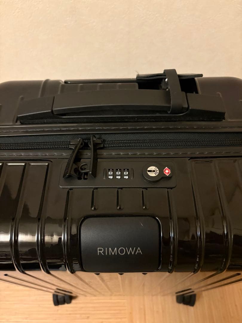 RIMOWA エッセンシャルライト キャビン ブラック