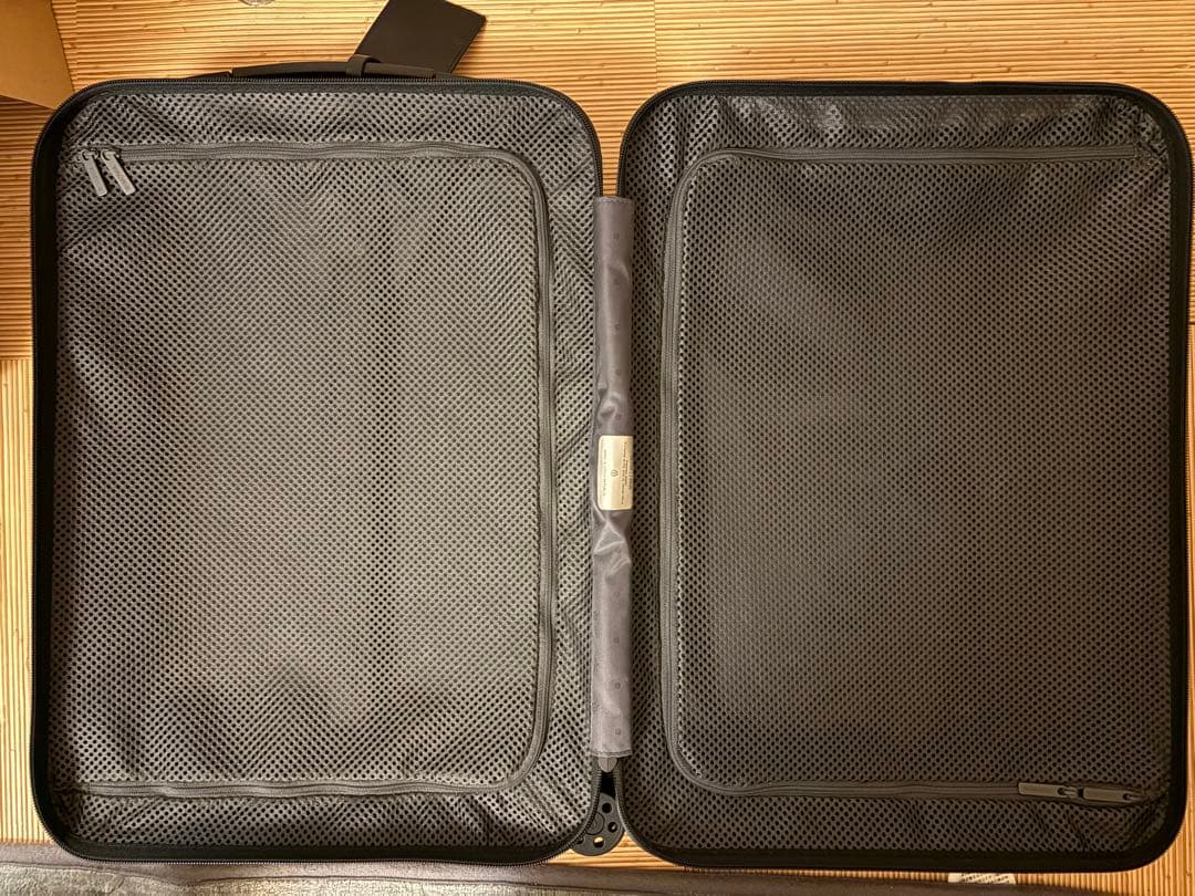 RIMOWA エッセンシャルライト キャビン ブラック