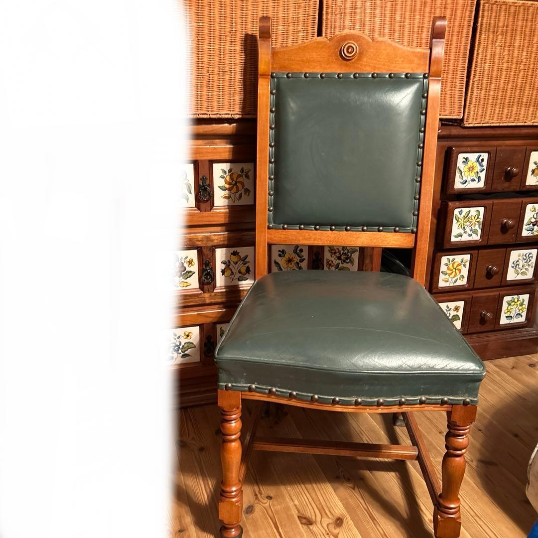 アンティーク調の椅子【同じものが5脚あり】