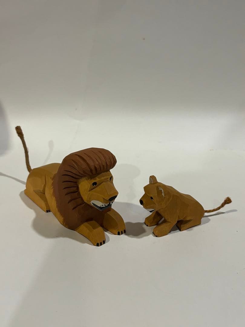 アトリエニキティキ   ドイツ　ハーン社　木彫り人形　ライオンの親子② 新品