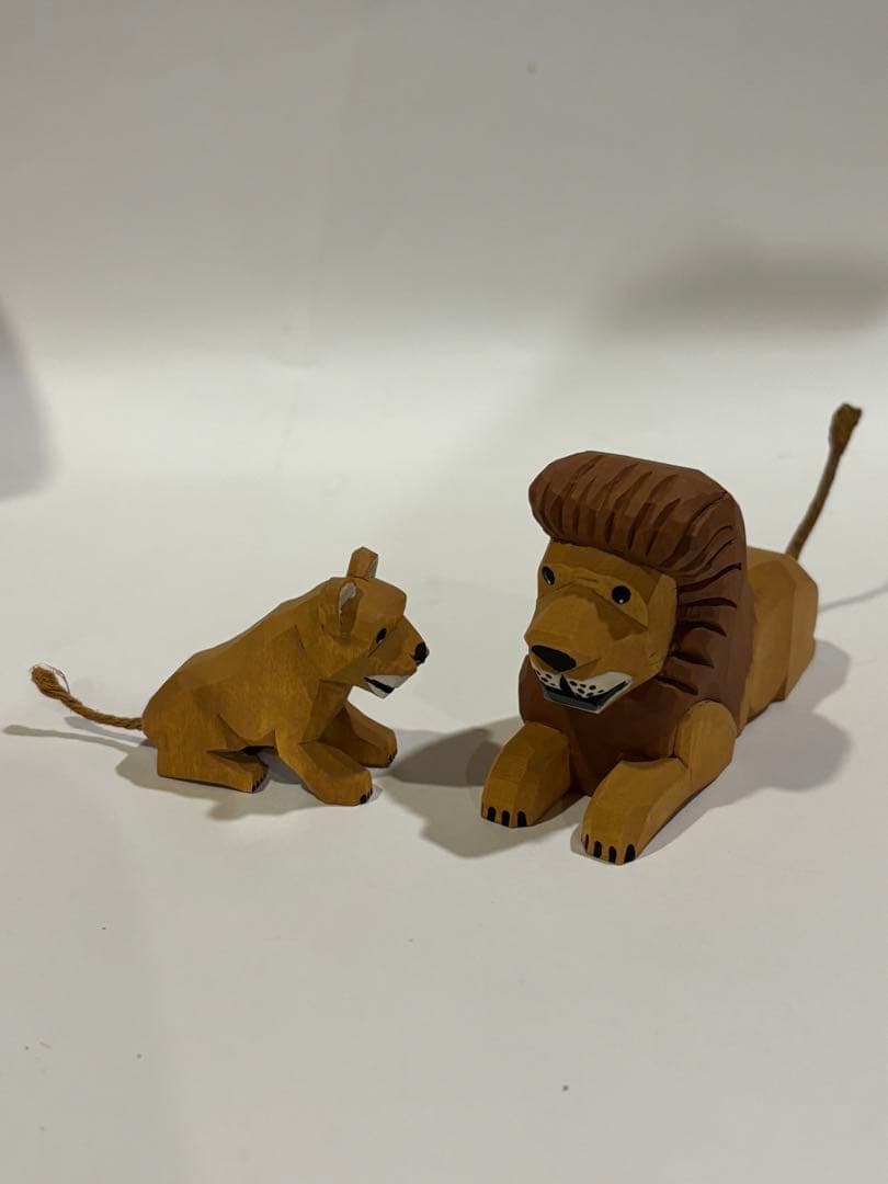 アトリエニキティキ   ドイツ　ハーン社　木彫り人形　ライオンの親子② 新品