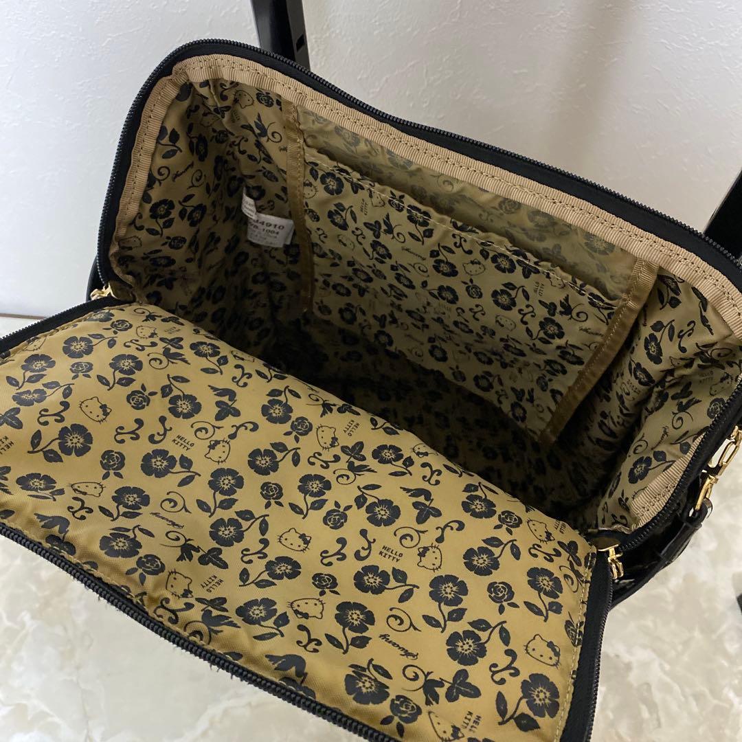 SWANY スワニー　ハローキティ　キャリーバック　キャリーケース　m12