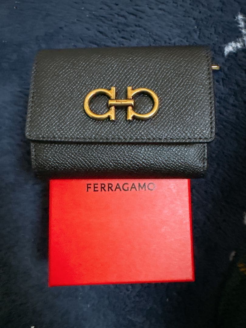 Ferragamoブラック三つ折り財布
