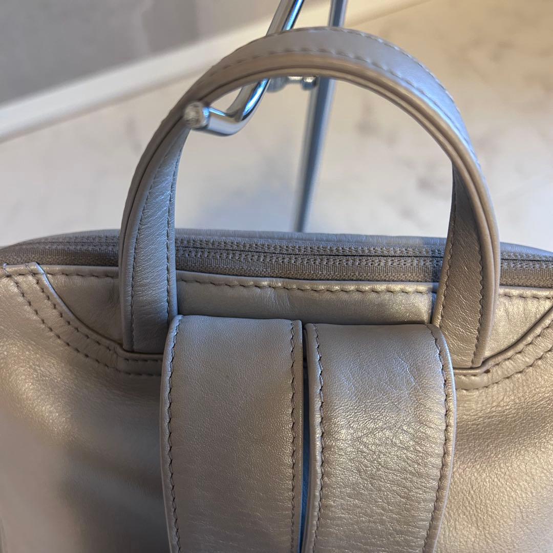 イアパピヨネ　レザー　スタンドリュック２