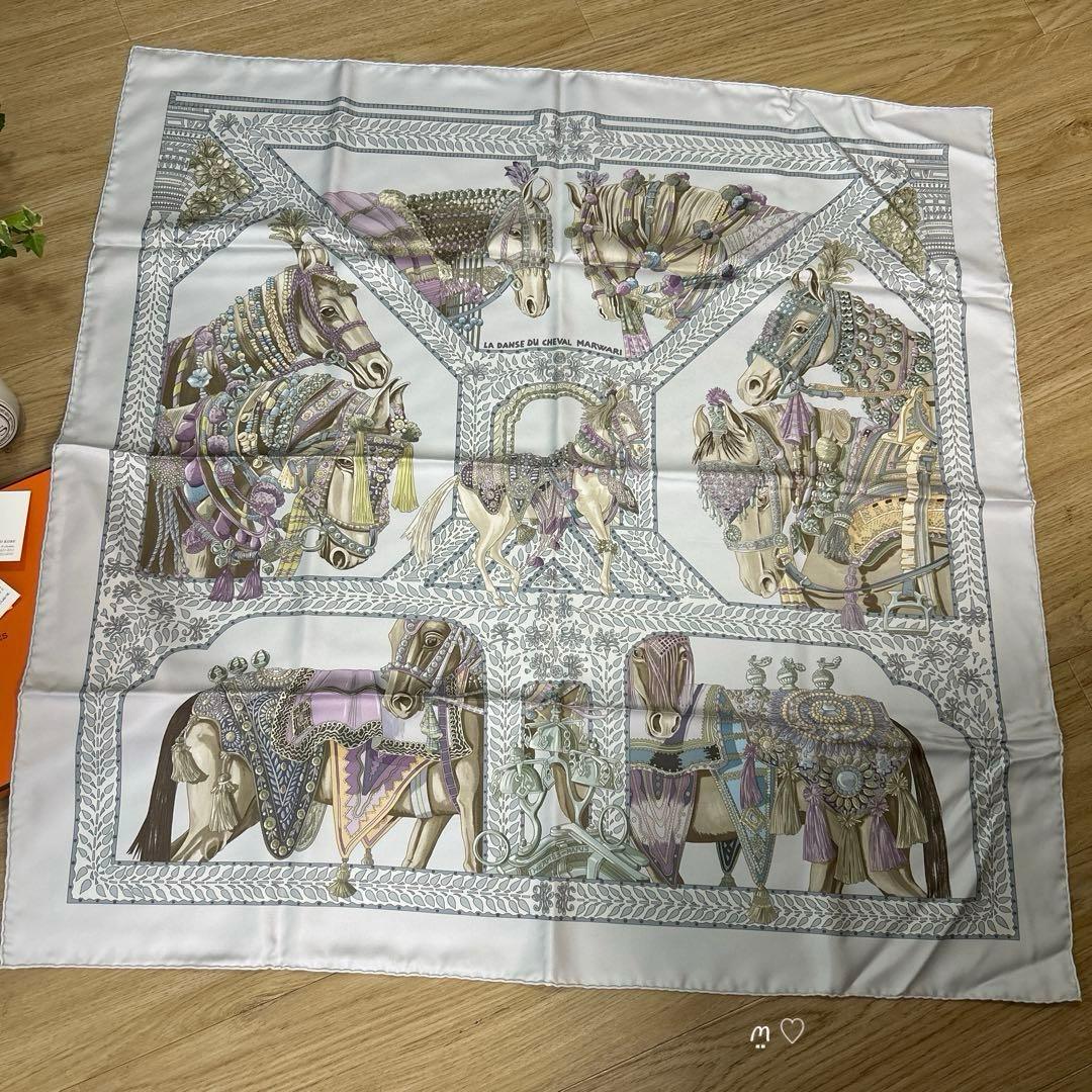 HERMES　エルメス　カレ90　マールワーリ馬のダンス　シルクスカーフ