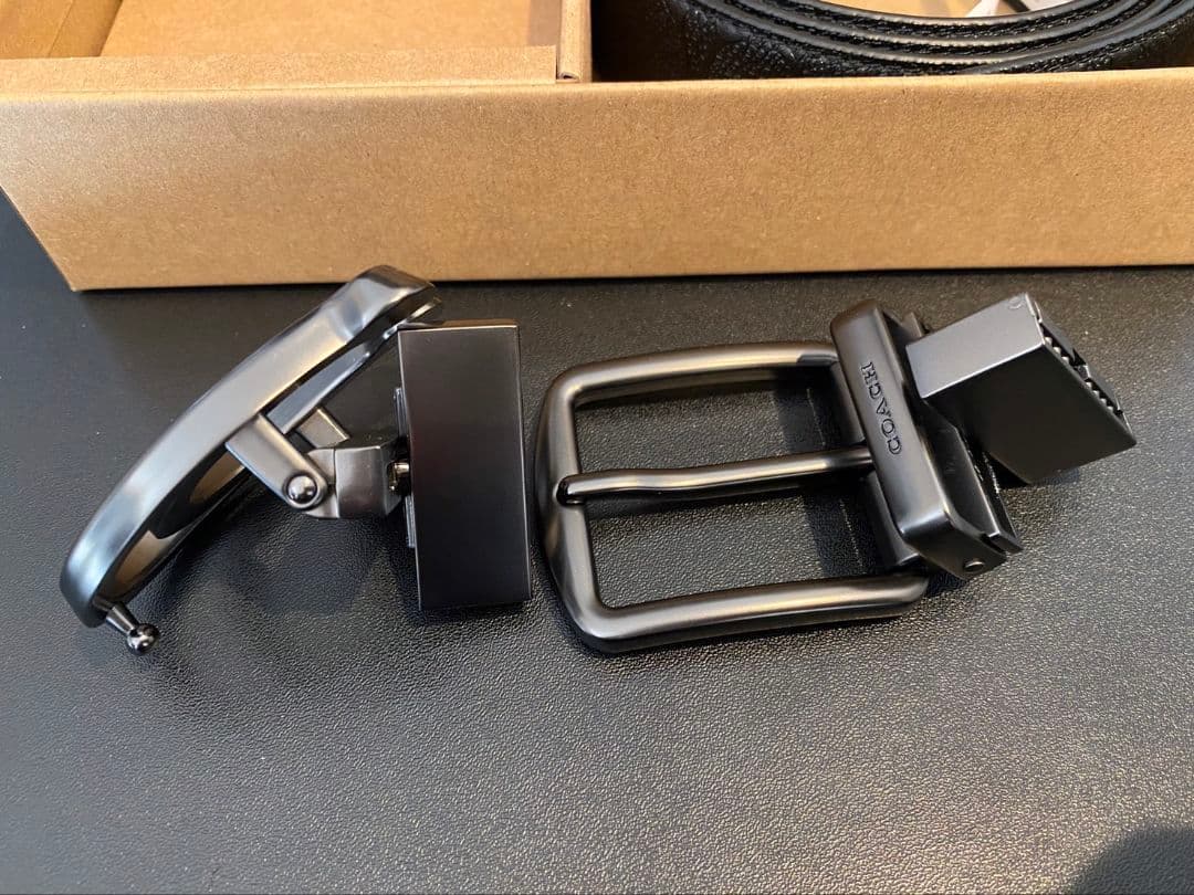 SALE♪コーチ　新品　リバーシブル　シグネチャー　バックル回転フリーサイズ