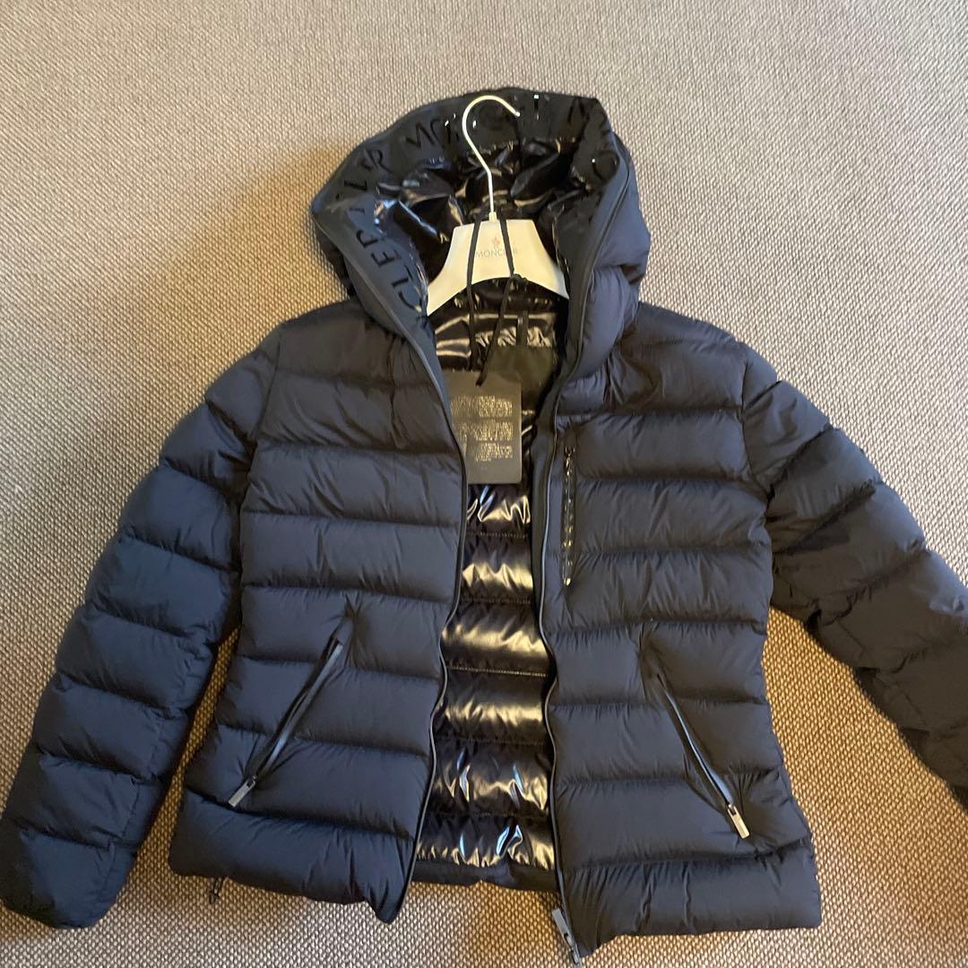 MONCLER フード付きダウンジャケット ブラック えーきちです。