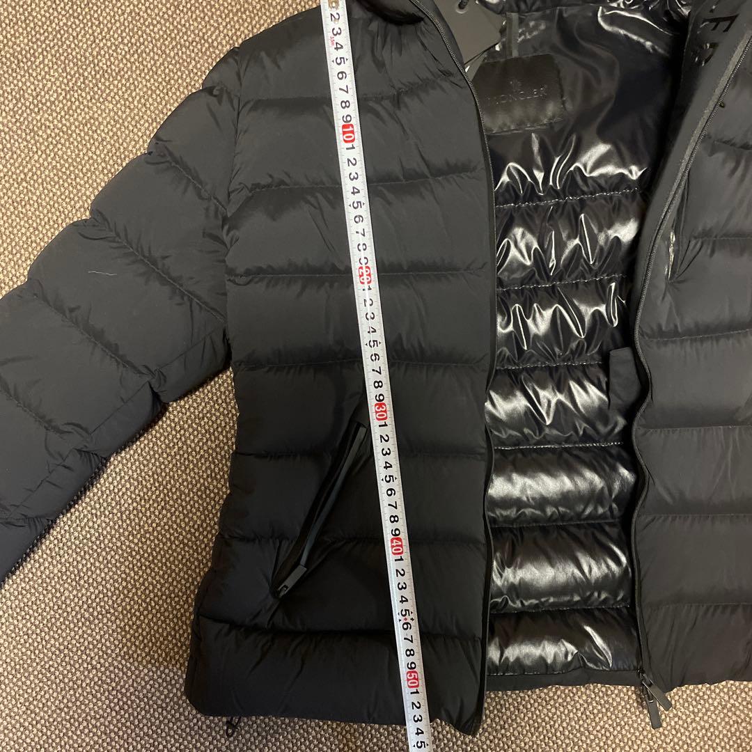 MONCLER フード付きダウンジャケット ブラック えーきちです。