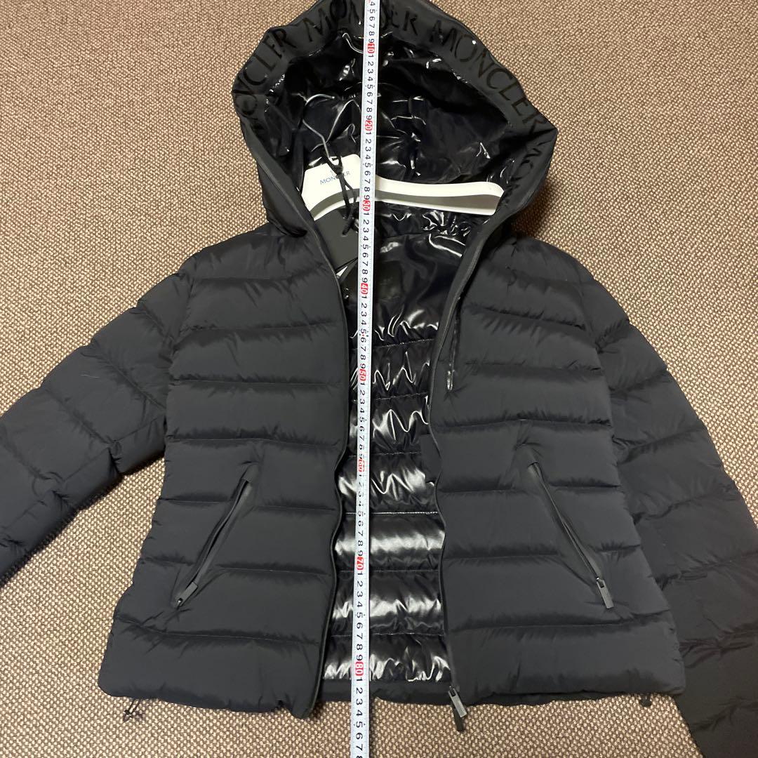 MONCLER フード付きダウンジャケット ブラック えーきちです。