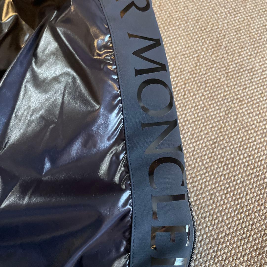 MONCLER フード付きダウンジャケット ブラック えーきちです。