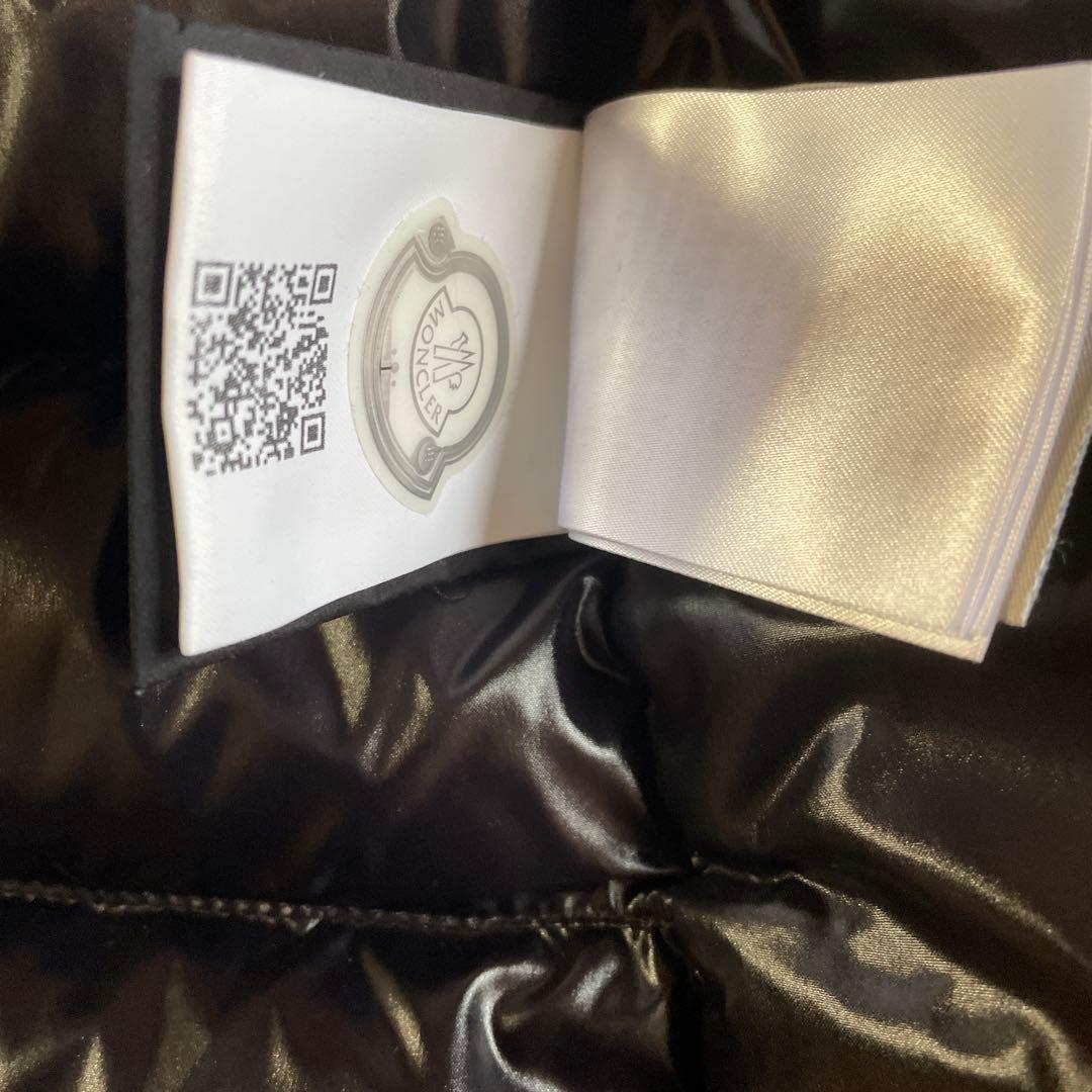 MONCLER フード付きダウンジャケット ブラック えーきちです。