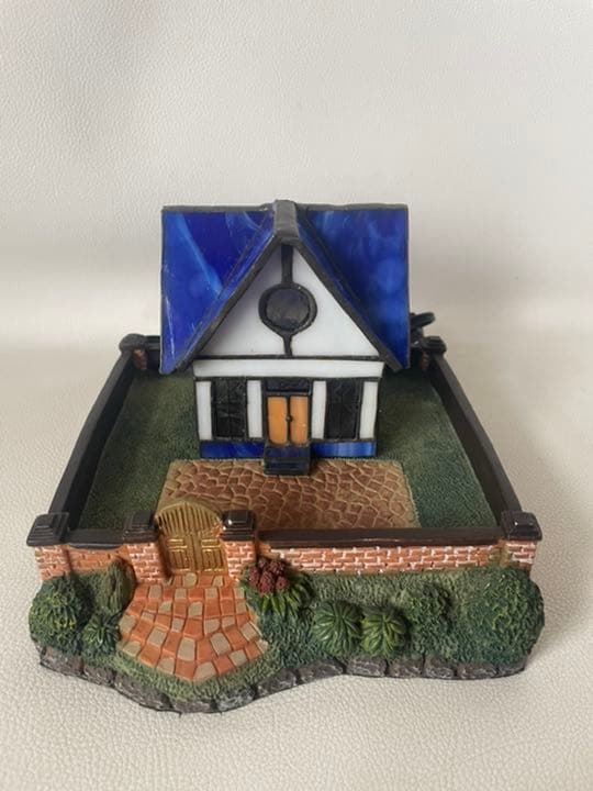 ガラス工芸/ステンドグラス【ステンドガラスのハウス型ライト/青い三角屋根と丸窓