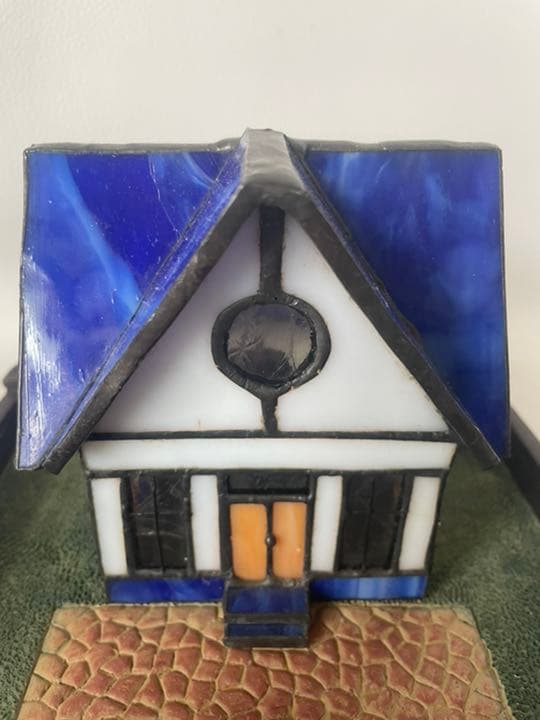 ガラス工芸/ステンドグラス【ステンドガラスのハウス型ライト/青い三角屋根と丸窓