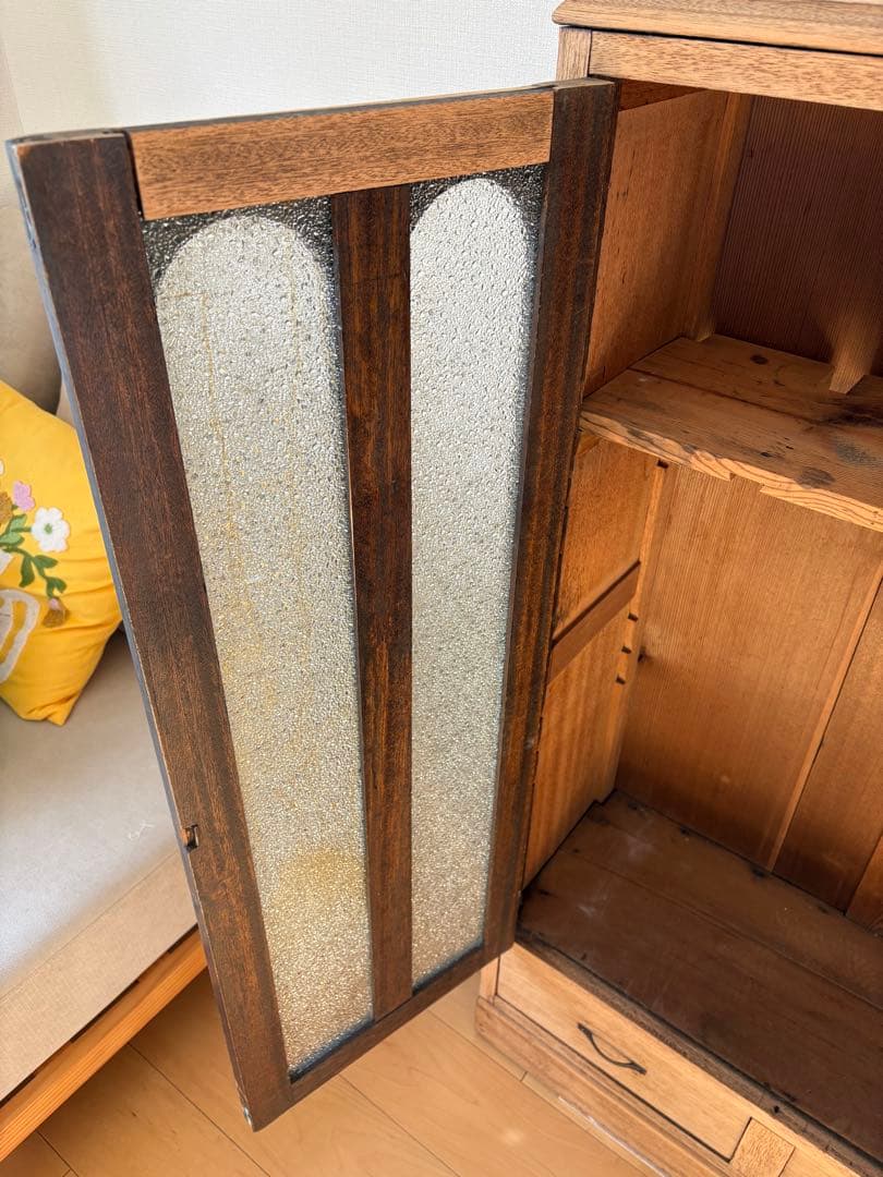 木製ヴィンテージキャビネット アーチガラス扉付き