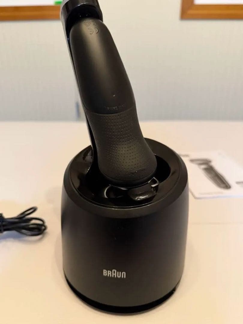 ブラウン　シリーズ７　ブラック　本体未使用　洗浄機使用品　電源コード