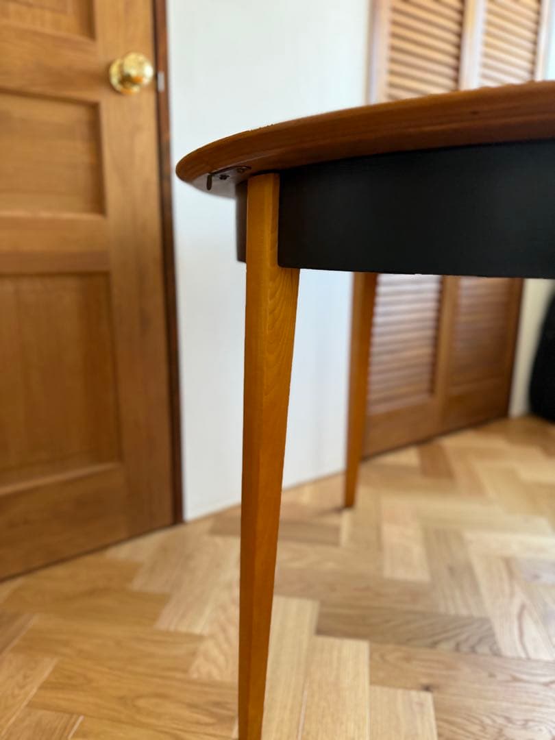 希少！　ケース・ブラークマン ダイニングテーブル 直径104.5cm