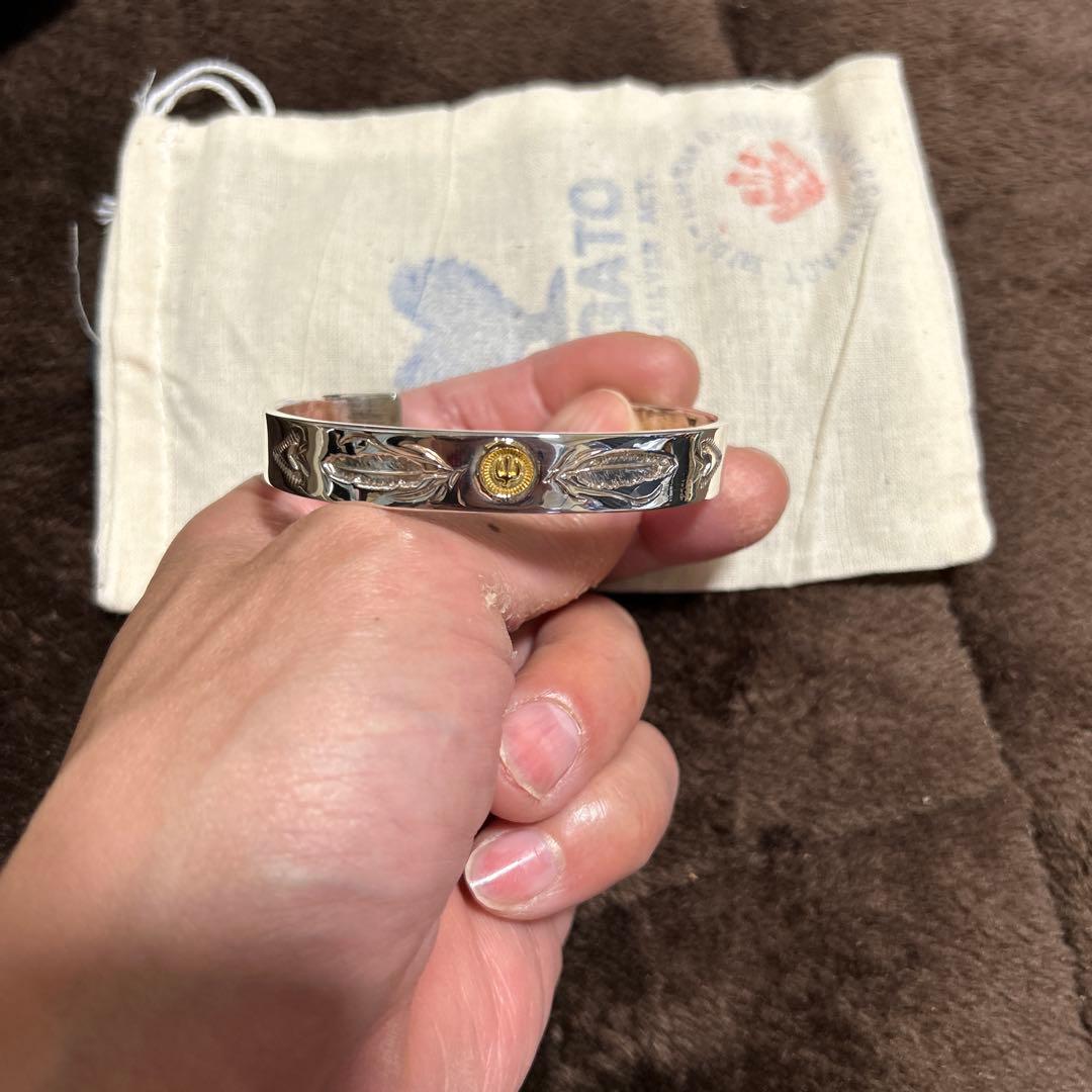 シルバーバングル 太陽と月　シルバー925、ｋ18　手彫り唐草、フェザー　メンズ