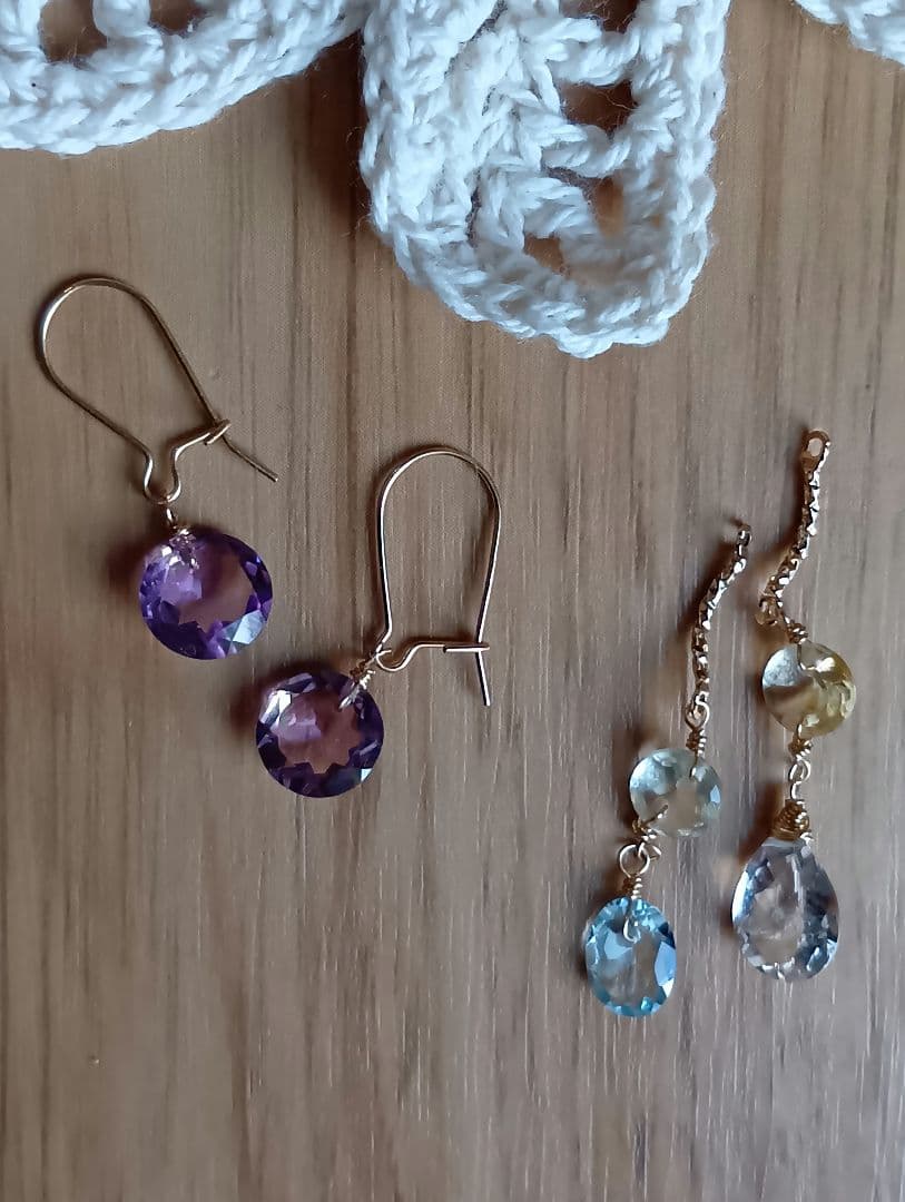 531/14kgf宝石質２チャームアシメントリーピアス　大粒アメジスト