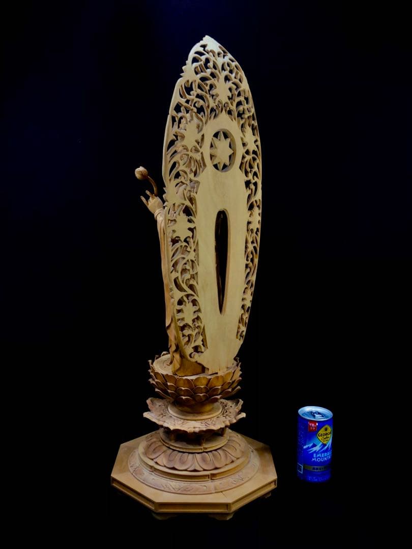 井波彫刻　聖観音菩薩立像　蓮の花の台座付き　大型　高さ約65cm