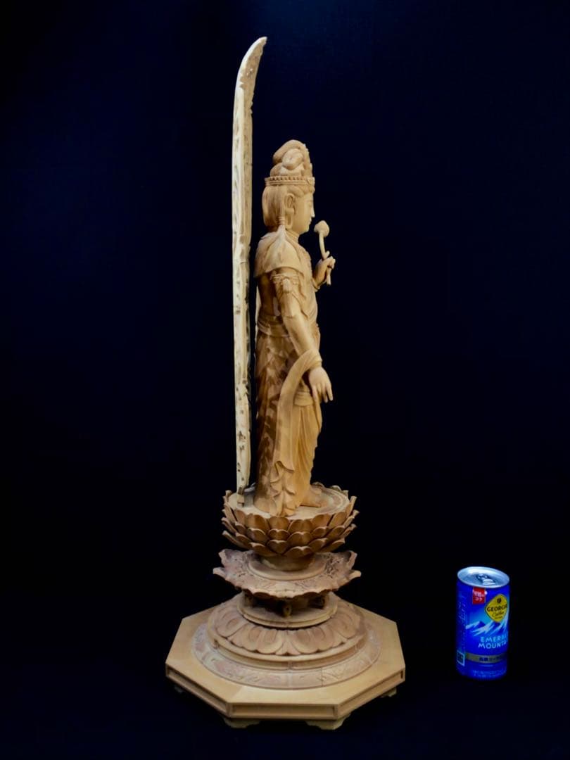 井波彫刻　聖観音菩薩立像　蓮の花の台座付き　大型　高さ約65cm