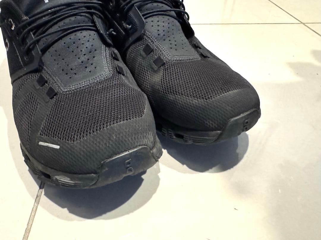 On clnud5 ブラック スニーカー