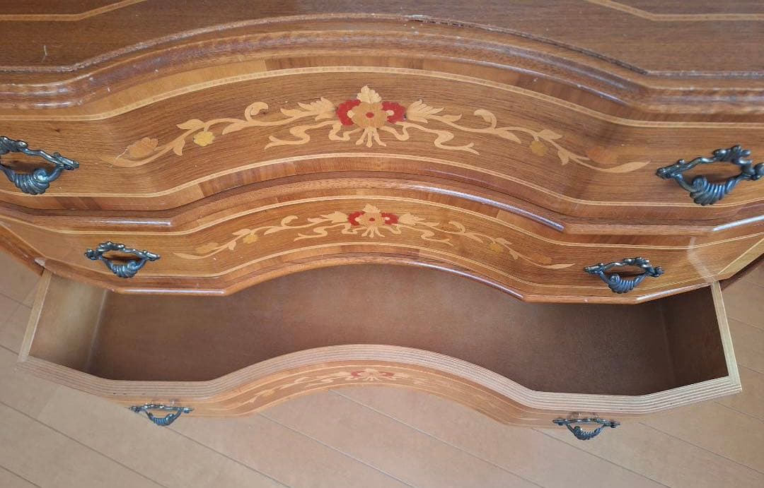 猫脚チェスト 四段タンス　象嵌チェスト　おしゃれインテリア　イタリアン家具