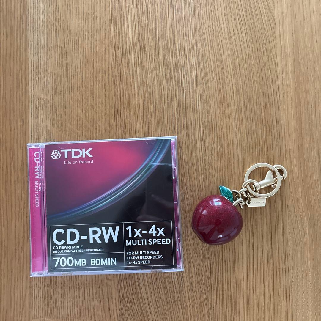 COACH リンゴ型キーホルダー 赤