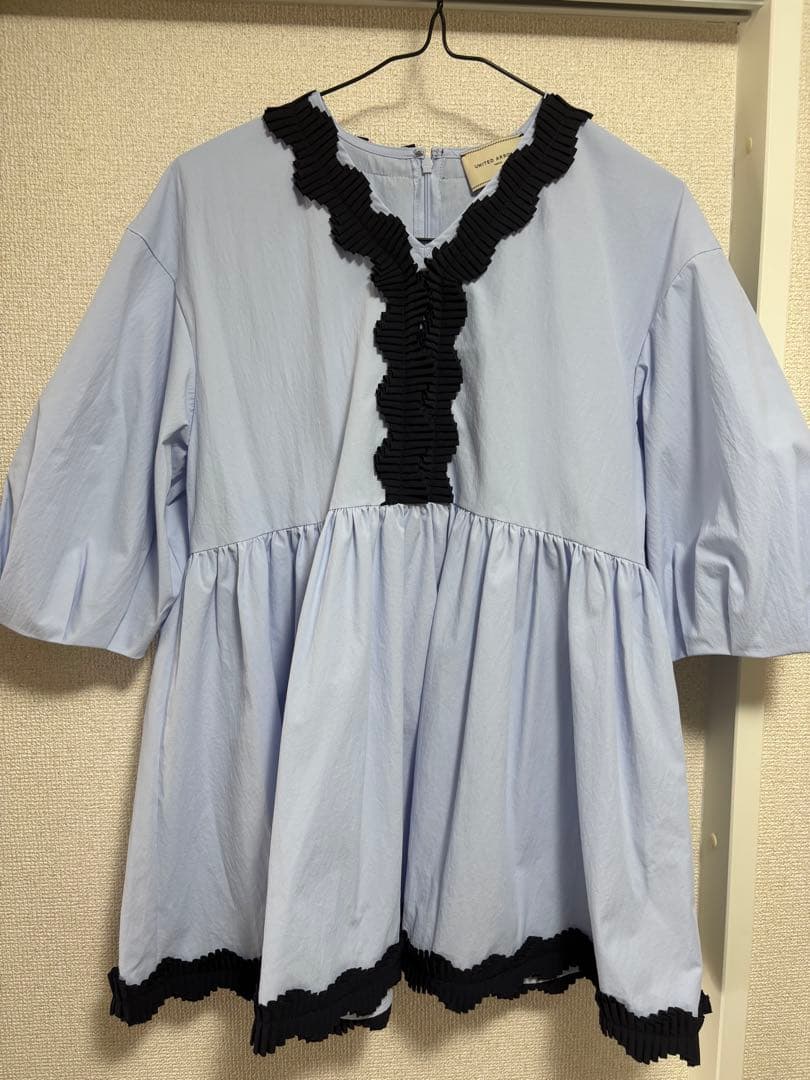 【美品】UNITED ARROWS フリルVネック ブラウス