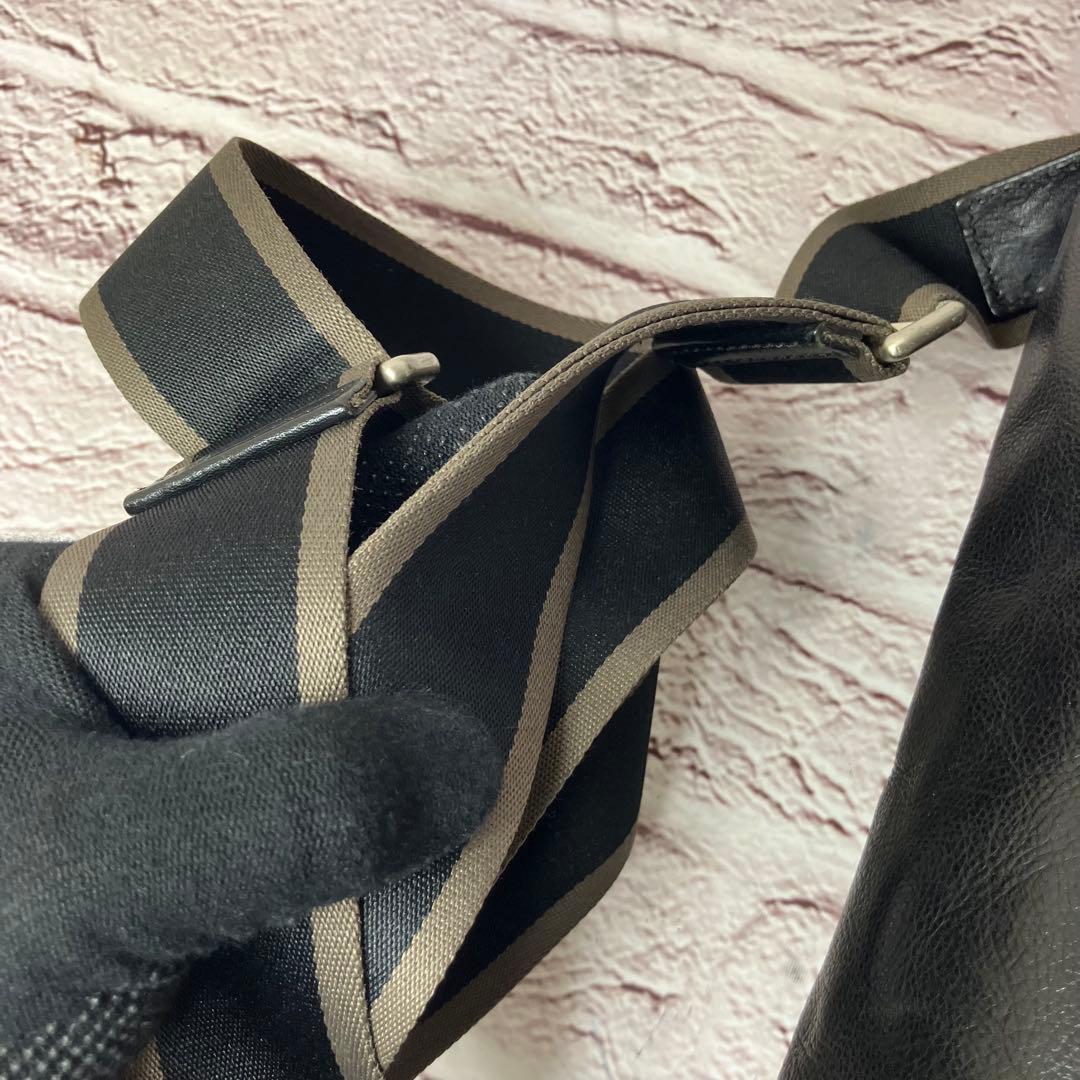 COACH ショルダーバッグ メッセンジャーバッグ レザー エンボス 斜め掛け