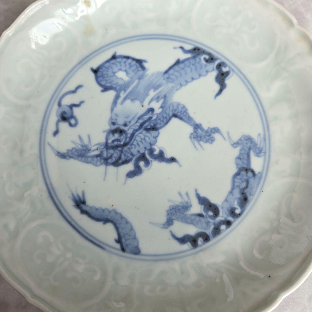 古伊万里　染付　陽刻　七寸皿　江戸時代　龍　唐草　金直し　金継ぎ　骨董　和骨董