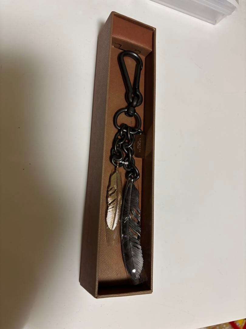 新品★COACH メタル フェザー チャーム・キーホルダー　黒　メンズレディース