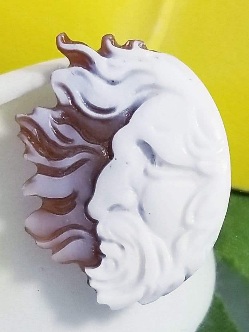 KS-137 【ジェンナロ・ガロファロ】作　天然シェルカメオルース