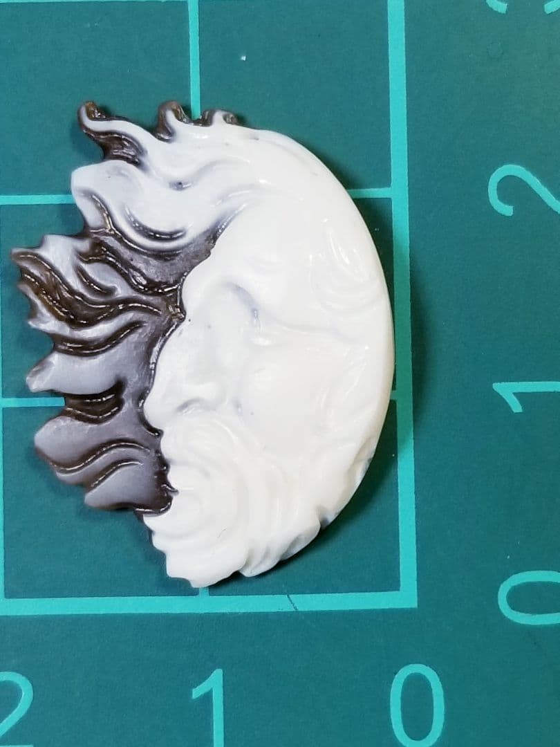 KS-137 【ジェンナロ・ガロファロ】作　天然シェルカメオルース