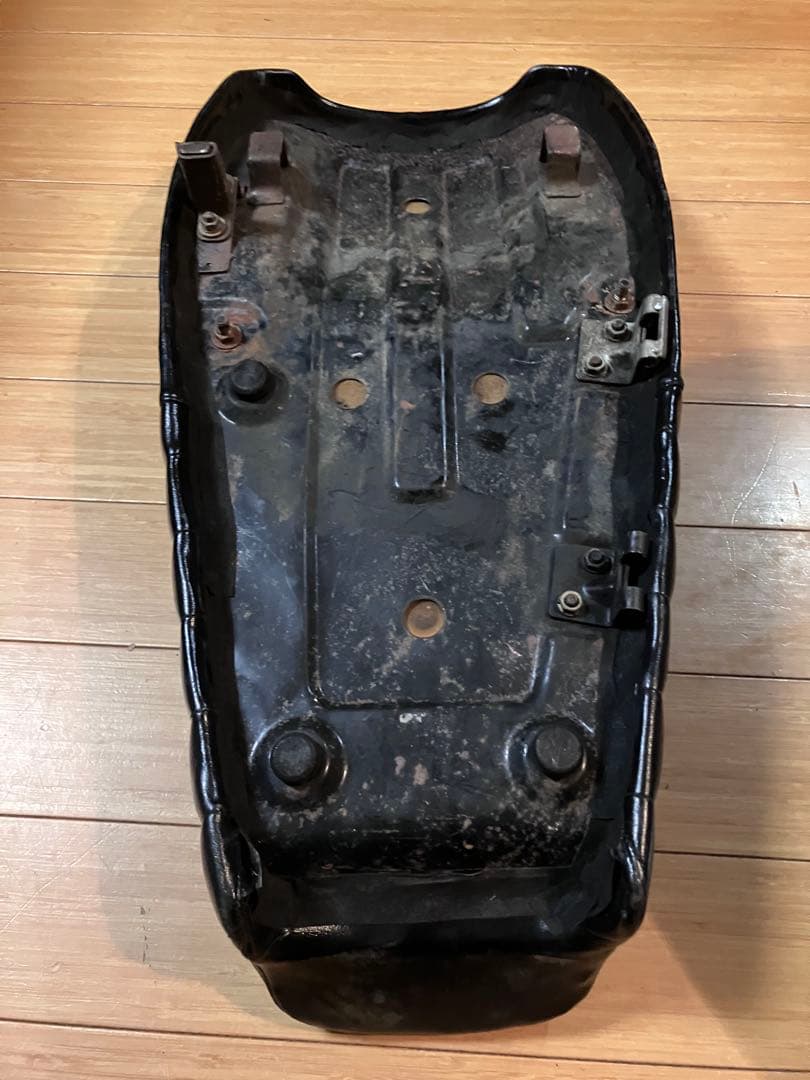 スズキ・TS250ハスラー　TS2504シート タックロール張替え