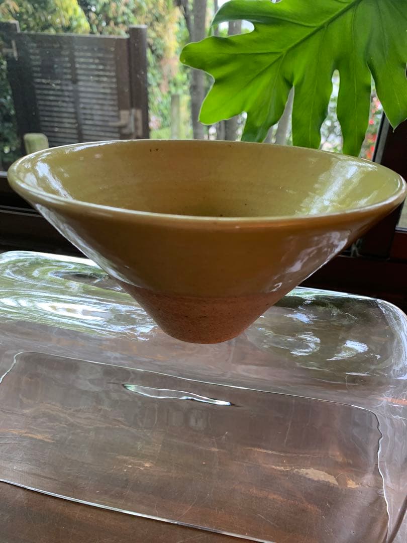 鉢物　器　辛子色　円錐形　中鉢　美品 有元葉子　チェリーテラス