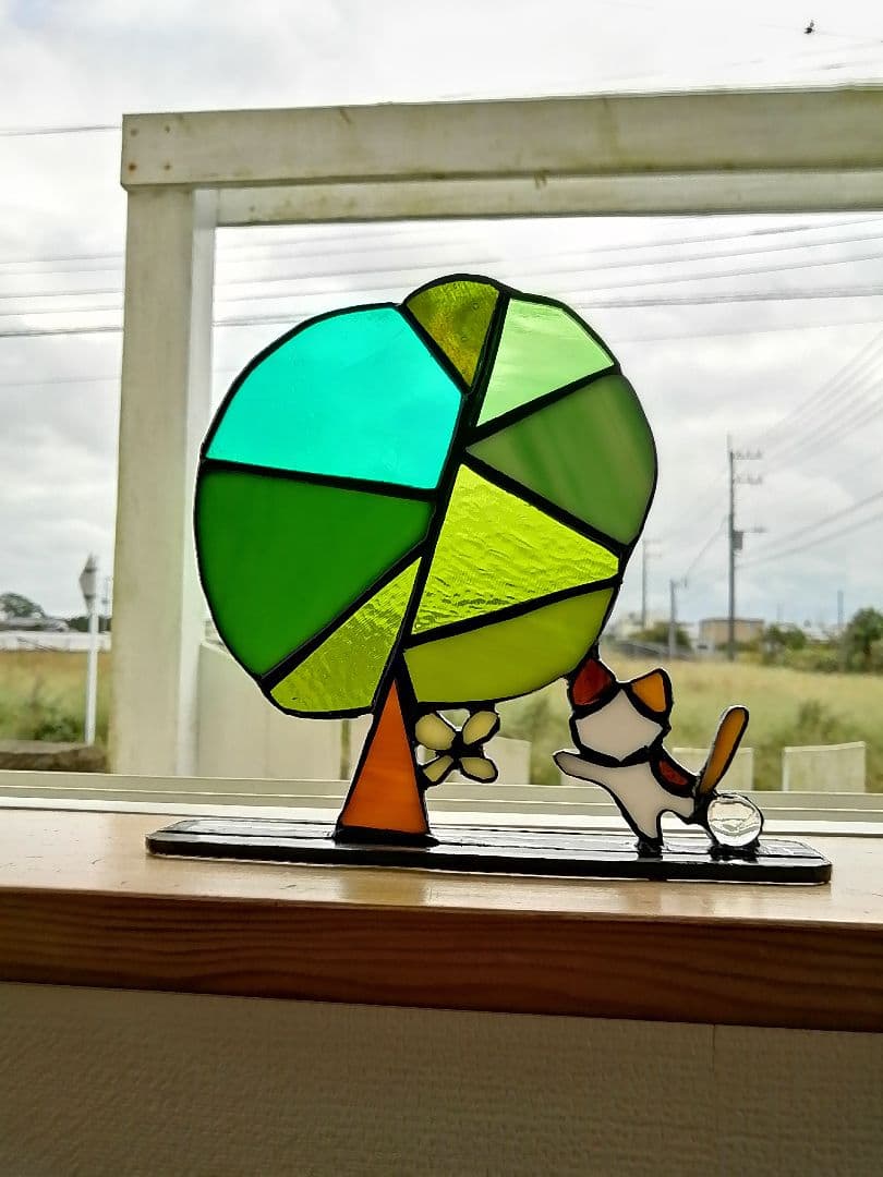 緑の木と三毛猫さん2