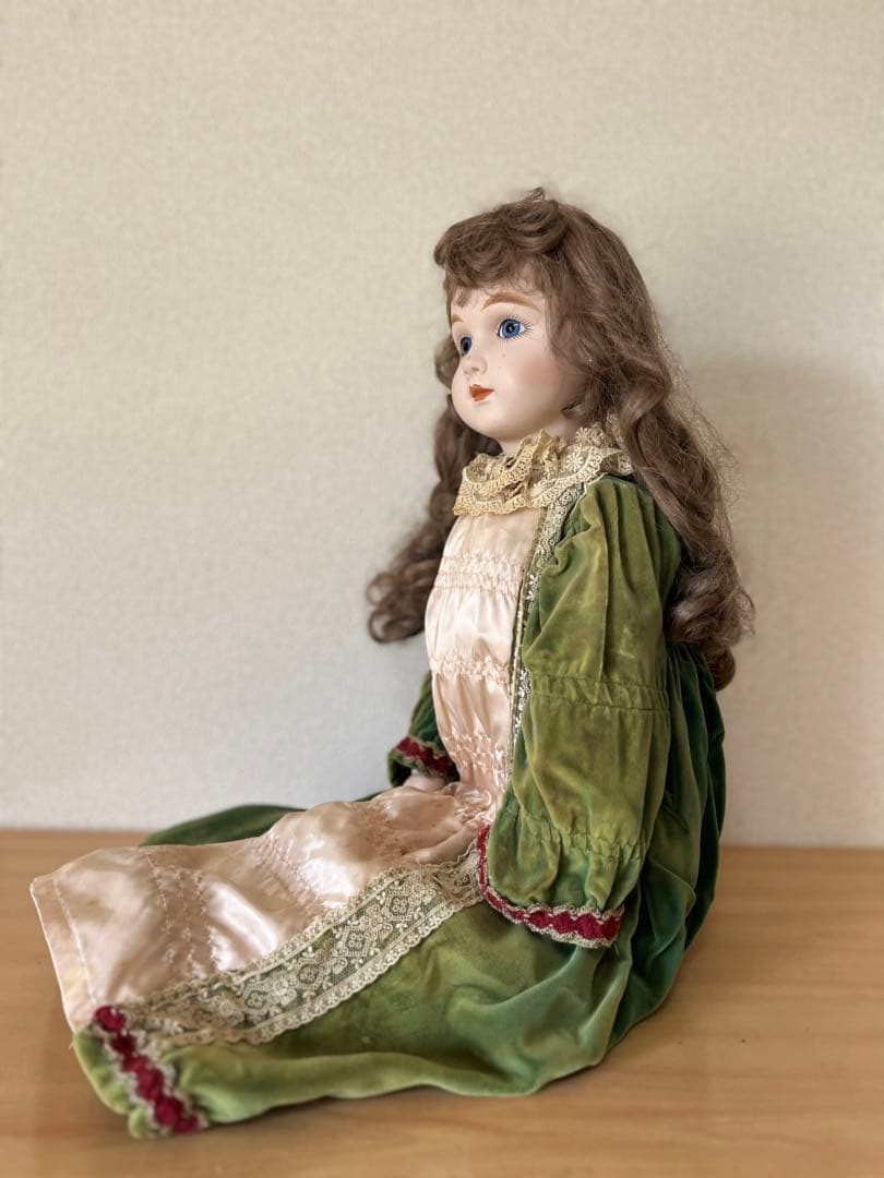 愛くるしい西洋人形 ２　コレクターズドール　\" A T \"