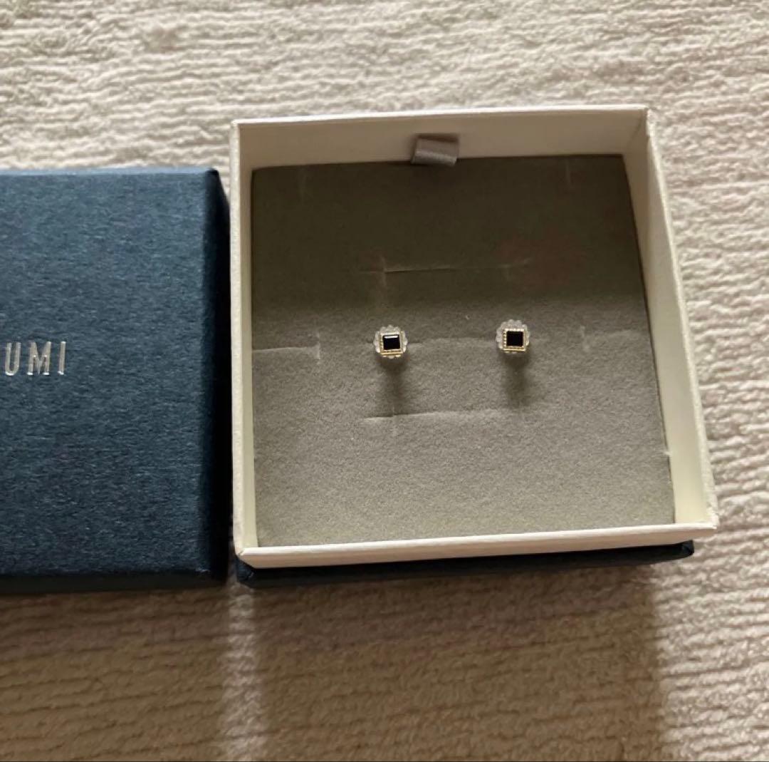 K18イエローゴールドブラックカルセドニーピアス