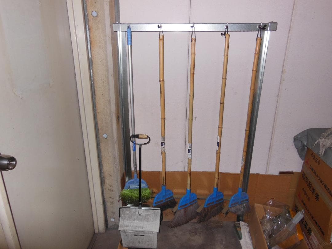 ほうきかけ　かさかけ