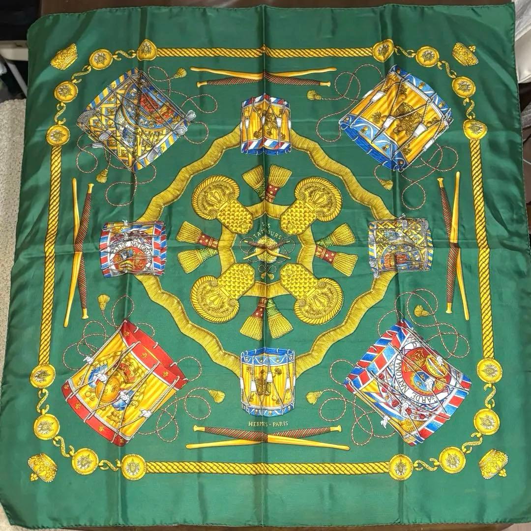 HERMES エルメス　カレ90 タンブールの太鼓　TAMBOURS グリーン