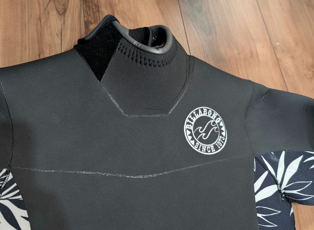 BILLABONG　セミドライ　バックジップ　レディースML 新品未使用