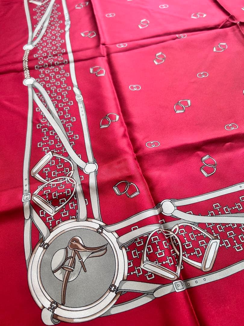 GUCCI グッチ　シルクスカーフ 赤　レッド