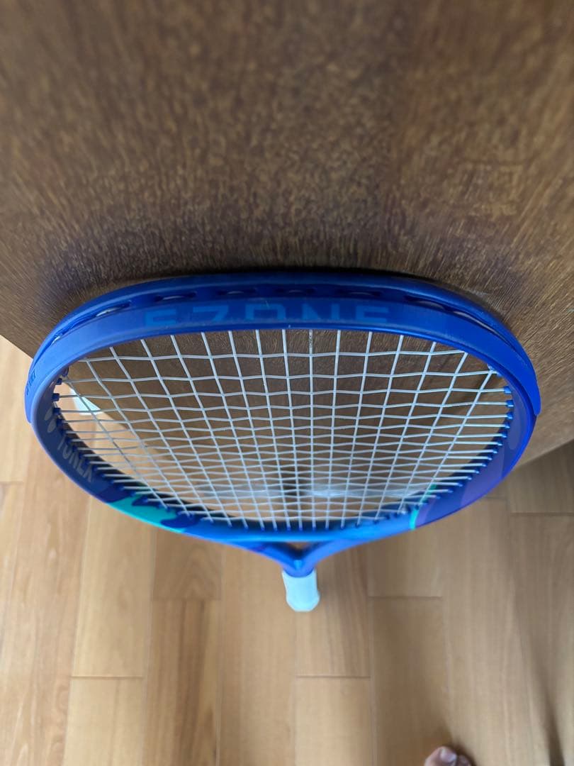 新品同様　現行モデル ヨネックス Eゾーン 100Ｌグリップ2