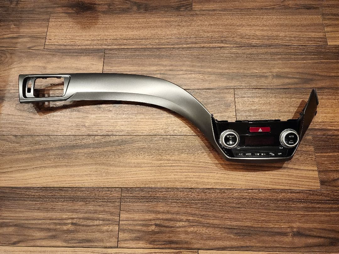 【専用】フォレスター DBA-SH5　エアコンスイッチパネル