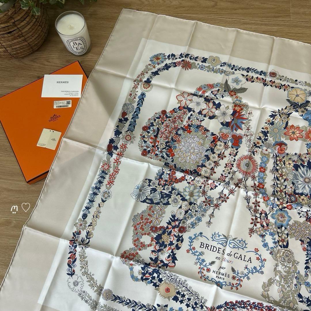HERMESエルメス　カレ90　ブリッドドゥガラアンフルール　シルクスカーフ花柄