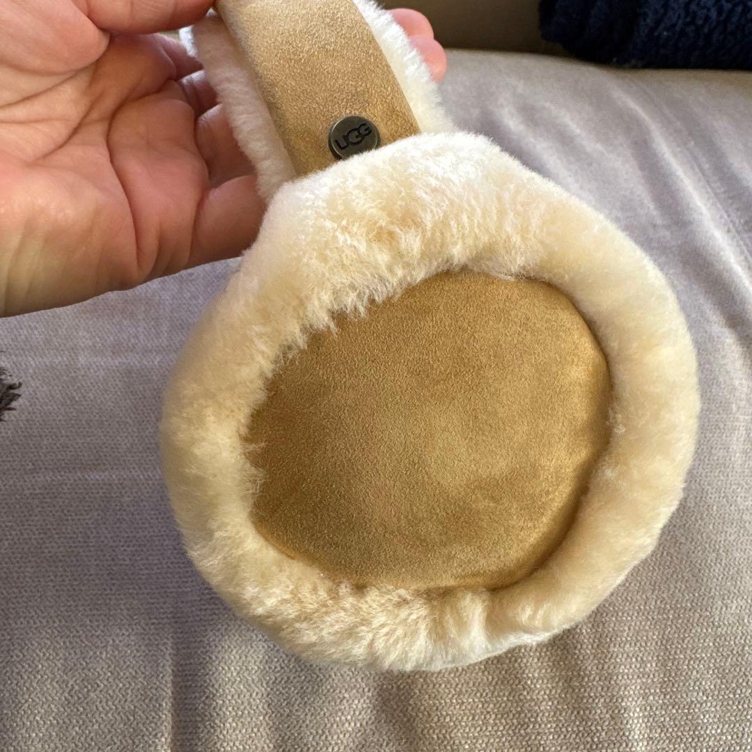 新品未使用　UGG Bluetoothイヤーマフ クリーム色　ヘッドホン