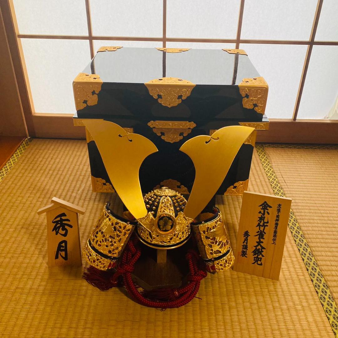 五月人形兜　秀月 金小札竹雀大鍬兜