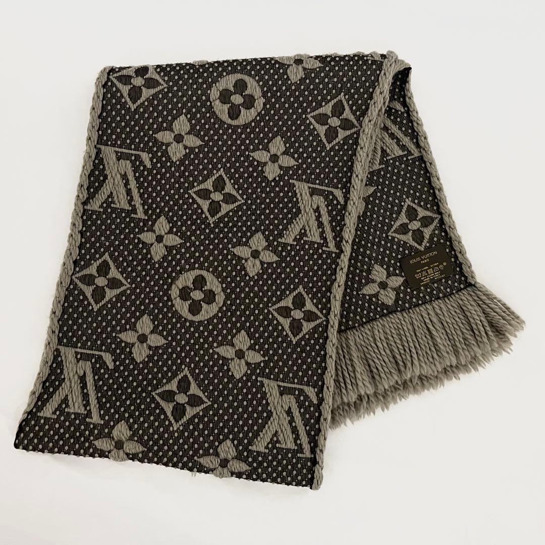 Y'sさん✨グレー ルイヴィトン エシャルプ ロゴマニア マフラー シルクウール