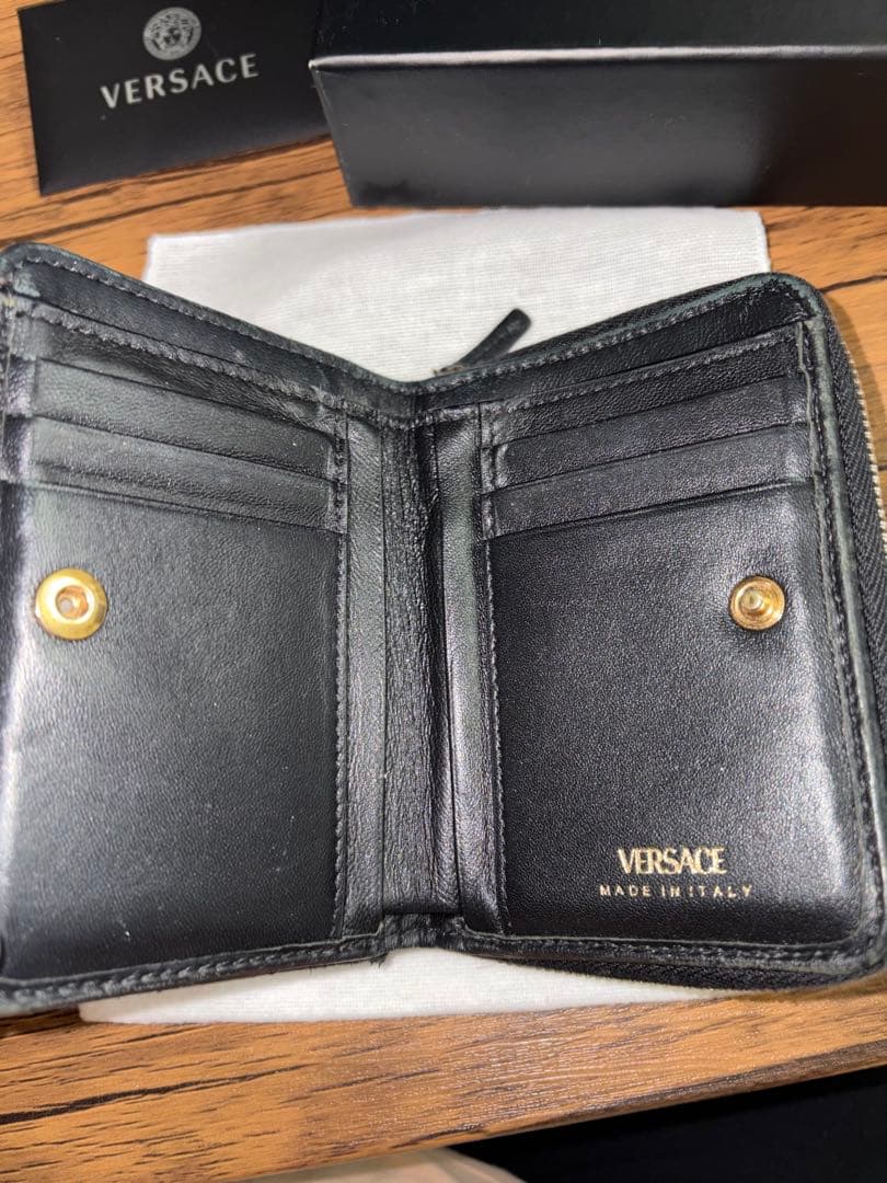 VERSACE ヴェルサーチ 二つ折り財布 キルティング レザー メデューサ黒