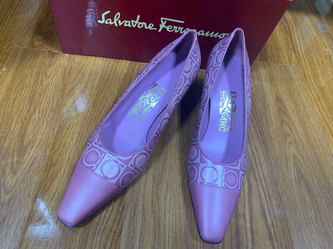 フェラガモ ピンクパンプスパープル　フェラガモ　未使用